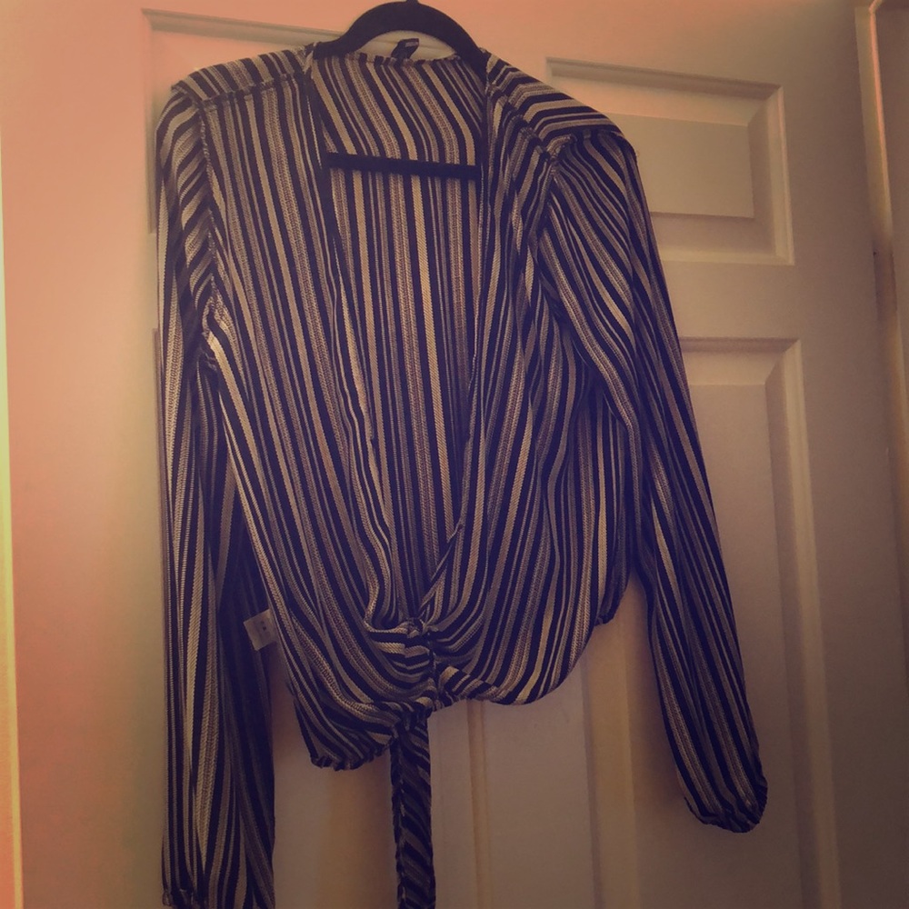 Draped open front black and gold tie blouse sz LG
